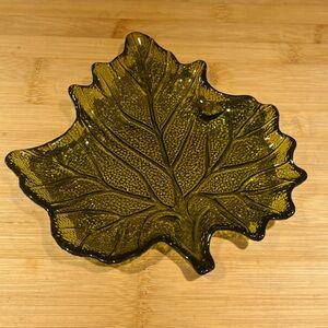 Mid-century Vintage Green Textured Glass Leaf 7”x7”